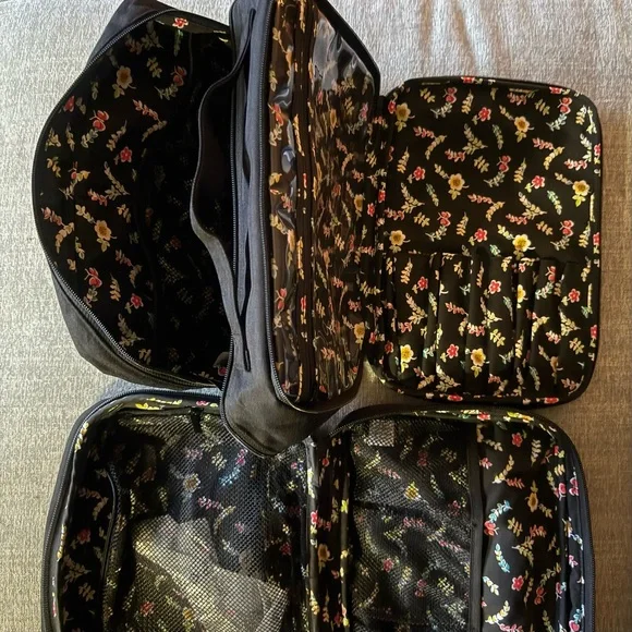 Vera Bradley 3 piece Black Toiletry & Cosmetic Bag set - Picture 4 of 11